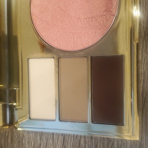 Tarte cosmetic Amazonian clay eye and cheek palette. - Picture 4 of 6